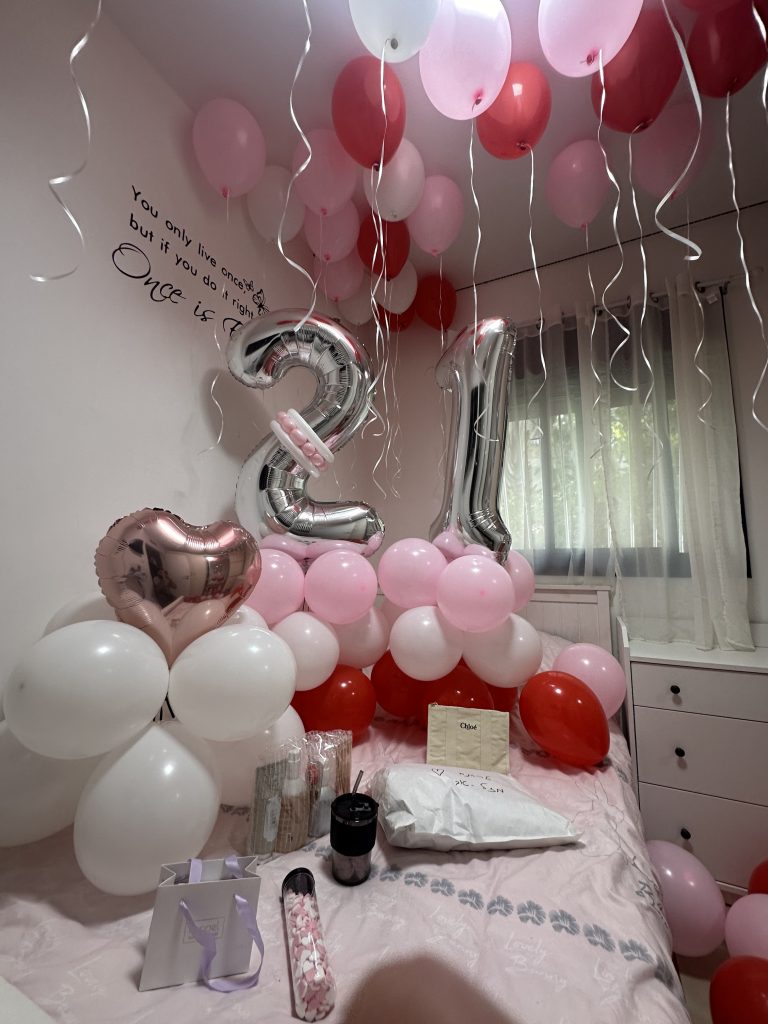 עיצוב בלונים לגיל 21